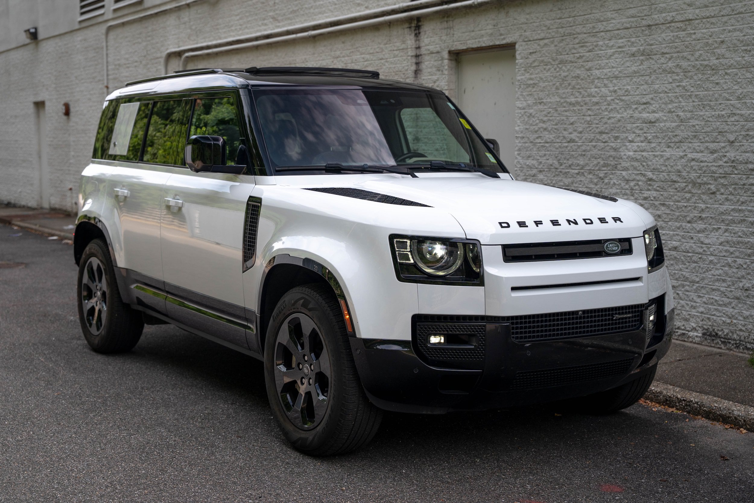 Used 2023 Land Rover Defender 110 X-Dynamic SE AWD/4WD image 9