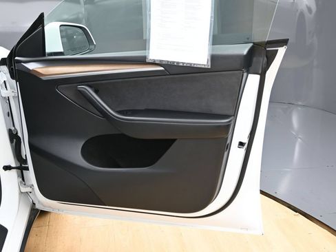 Used 2023 Tesla Model Y Performance AWD/4WD image 39