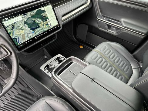 Used 2025 Rivian R1S Adventure image 21