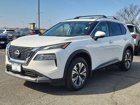 Used 2022 Nissan Rogue SV w/ SV Premium Package image 3