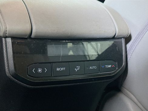 Used 2020 Toyota Highlander XLE image 28