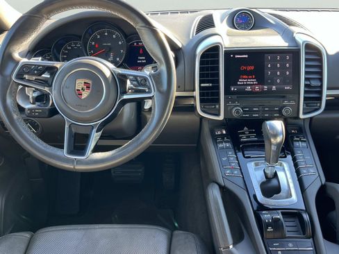 Used 2017 Porsche Cayenne Platinum Edition image 9