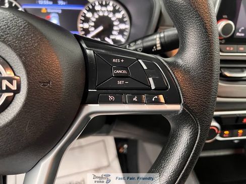 Used 2025 Nissan Altima 2.5 SV FWD image 45