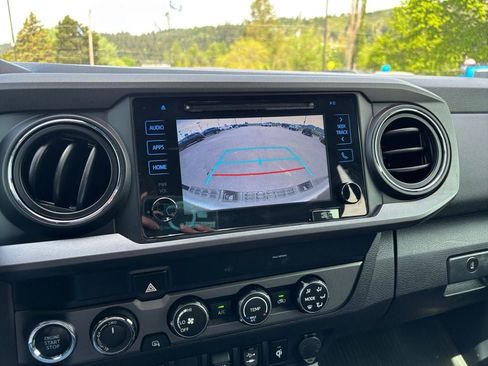 Used 2019 Toyota Tacoma TRD Off-Road AWD/4WD image 17