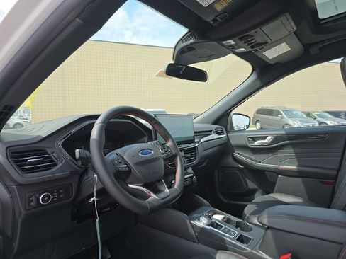 New 2025 Ford Escape ST-Line Select w/ Tech Pack #1 AWD/4WD image 17