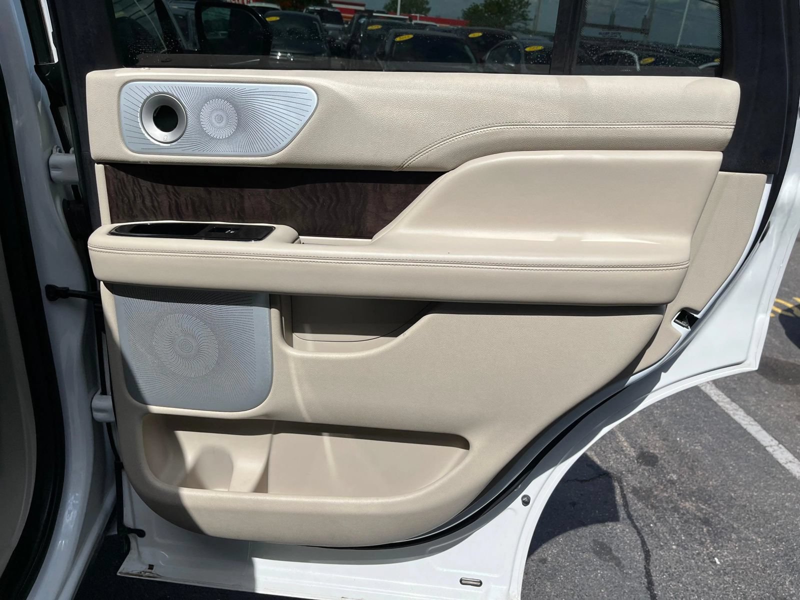 Used 2020 Lincoln Navigator Reserve w/ Luxury Package RWD image 48