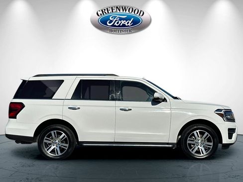 Used 2023 Ford Expedition Limited image 3