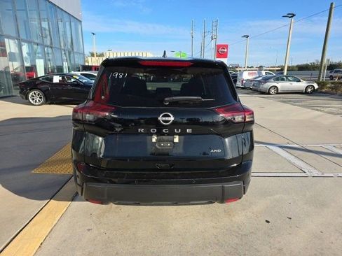 Used 2024 Nissan Rogue S image 6