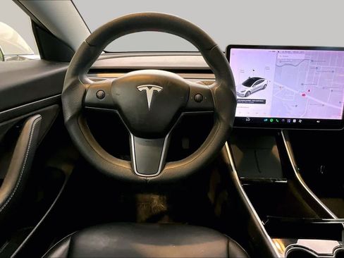 Used 2020 Tesla Model 3 Standard Range Plus RWD image 5