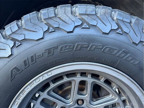 Used 2019 Toyota Tacoma TRD Off-Road w/ Technology Package image 17