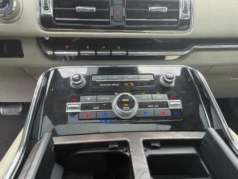 Used 2019 Lincoln Navigator Reserve AWD/4WD image 34