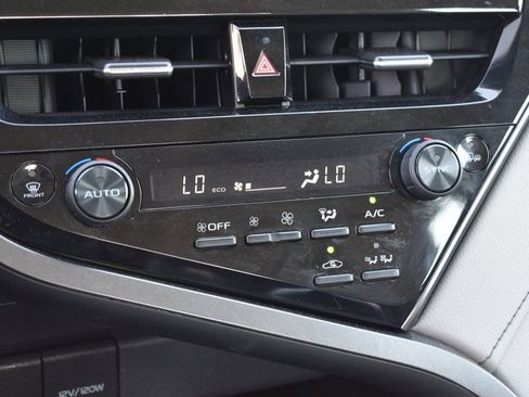 Used 2023 Toyota Camry XLE image 13