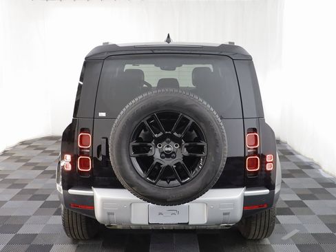Used 2025 Land Rover Defender 110 S image 16