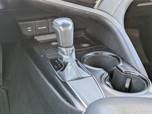 Used 2019 Toyota Camry SE image 16