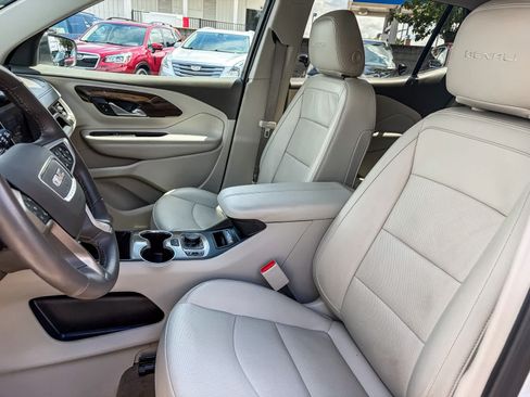 Used 2020 GMC Terrain Denali w/ Denali Premium Package FWD image 16