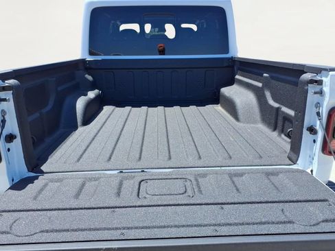 New 2026 Jeep Gladiator Rubicon w/ Steel Power Dome Hood Package AWD/4WD image 6