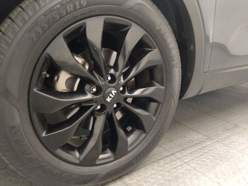 Used 2019 Kia Sorento S FWD image 31