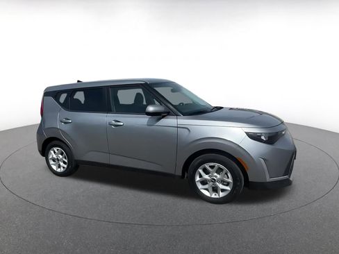 Used 2025 Kia Soul LX w/ LX Technology Package image 2