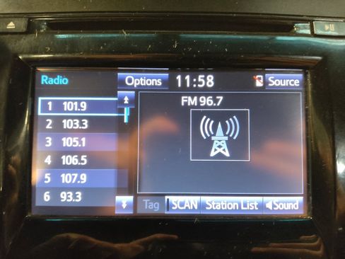 Used 2015 Toyota Camry XSE image 25