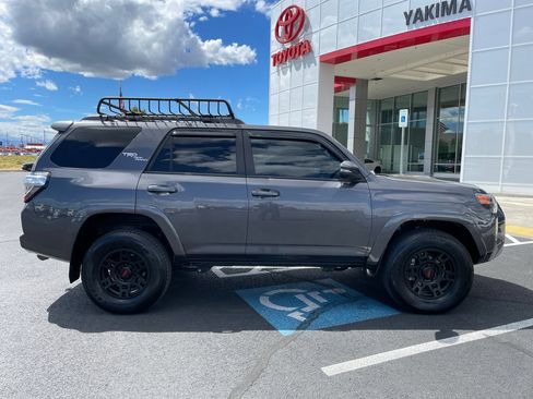 Certified 2023 Toyota 4Runner TRD Off-Road Premium w/ Moonroof Package AWD/4WD image 2