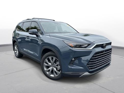 Certified 2024 Toyota Grand Highlander AWD image 5
