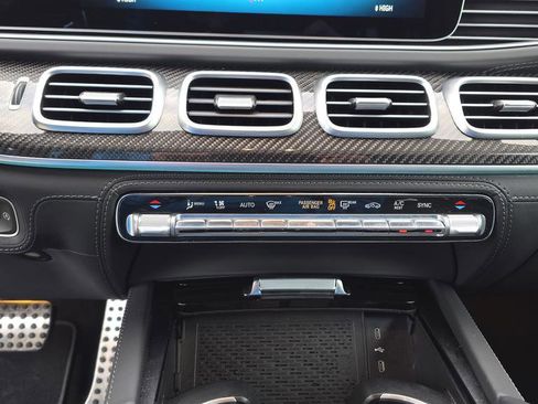 Used 2025 Mercedes-Benz GLS 63 AMG 4MATIC image 38