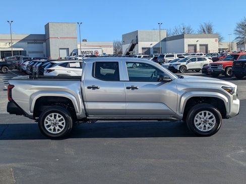 Used 2025 Toyota Tacoma SR image 8
