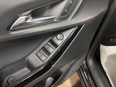 Used 2026 Chevrolet Equinox LT AWD/4WD image 23