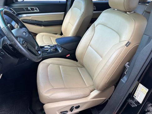 Used 2016 Ford Explorer XLT w/ Equipment Group 202A image 12