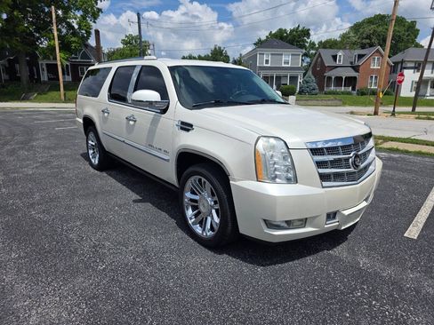 Used 2010 Cadillac Escalade ESV Platinum AWD/4WD image 9