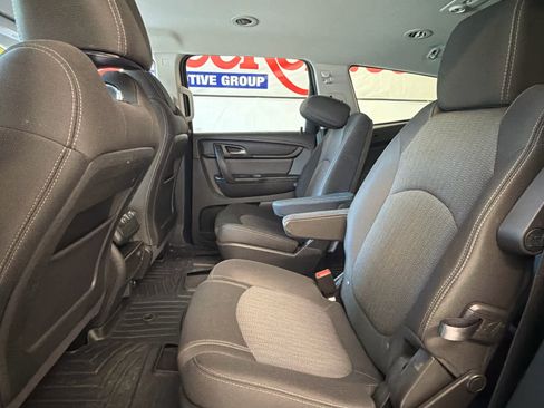 Used 2017 Chevrolet Traverse LT w/ Style and Technology Package FWD image 20