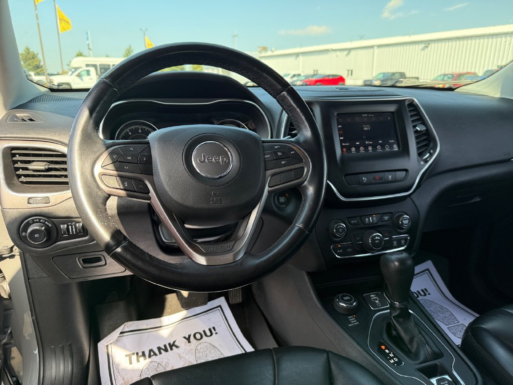 Used 2021 Jeep Cherokee Latitude Plus AWD/4WD image 17