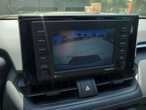 Used 2020 Toyota RAV4 XLE FWD image 23