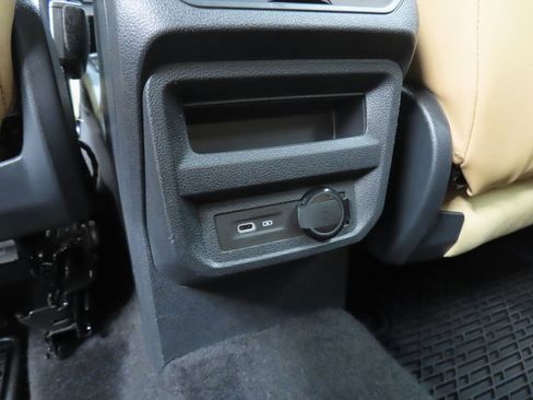 Used 2023 Volkswagen Tiguan SE R-Line image 14