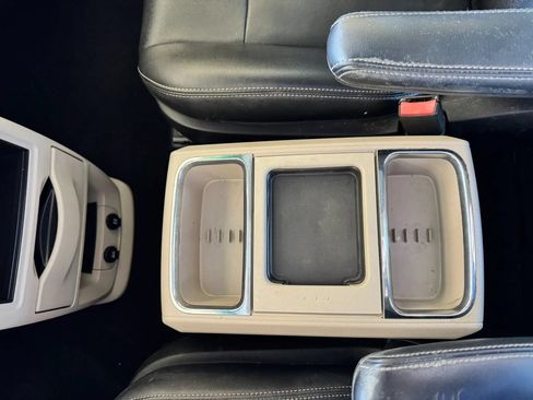 Used 2014 Chrysler Town & Country Touring FWD image 16