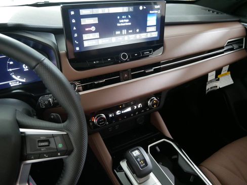 New 2025 Mitsubishi Outlander SEL image 5