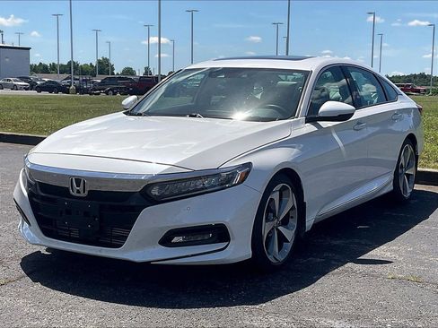 Used 2018 Honda Accord Touring image 4