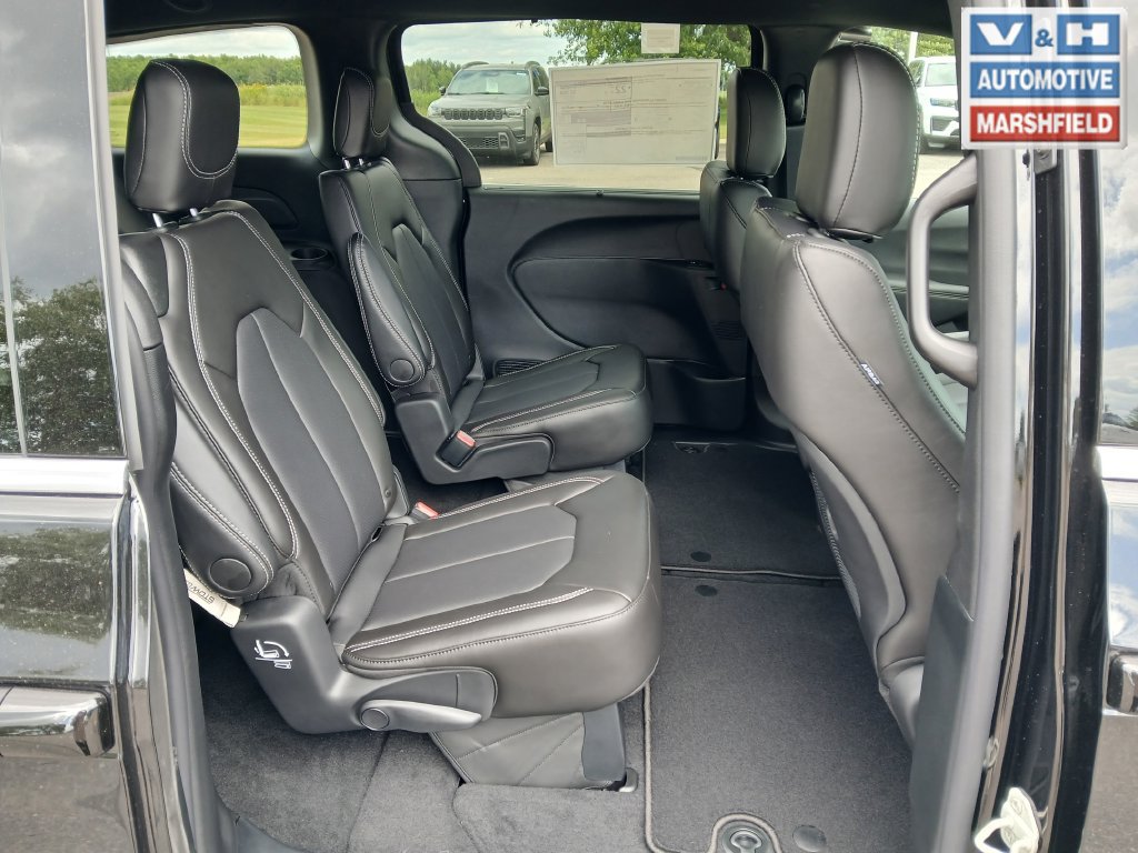 New 2027 Chrysler Pacifica Select FWD image 33