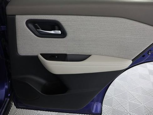 Used 2022 Nissan Rogue SV image 26