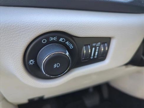 Used 2022 Chrysler Pacifica Touring-L image 26