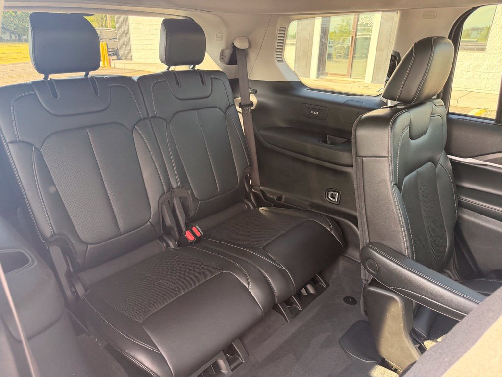 Used 2023 Jeep Grand Cherokee L Limited w/ Luxury Tech Group II AWD/4WD image 30
