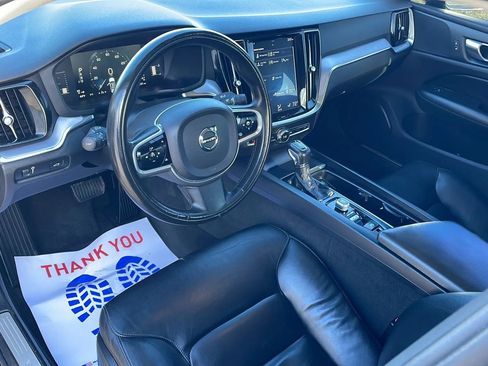 Used 2019 Volvo S60 T6 Momentum w/ Premium Package image 9