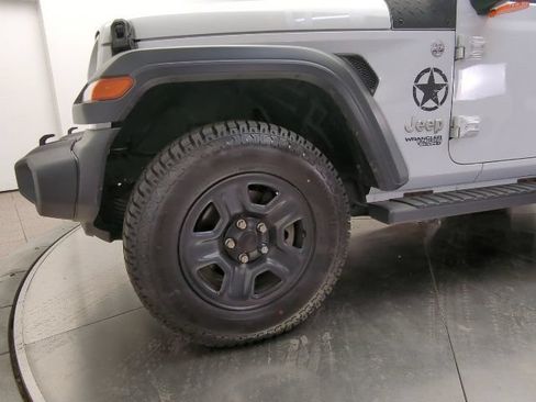 Used 2019 Jeep Wrangler Unlimited Sport AWD/4WD image 11