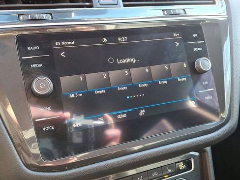 Used 2021 Volkswagen Tiguan SE image 22