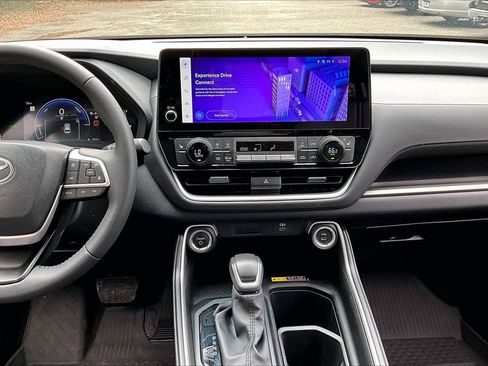 Used 2025 Toyota Grand Highlander XLE image 9