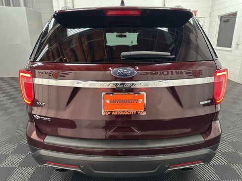 Used 2018 Ford Explorer XLT image 8