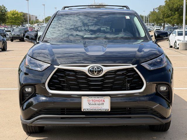 Used 2025 Toyota Highlander LE FWD image 7