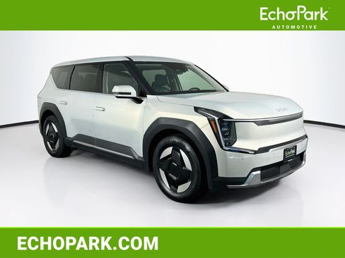 Used 2024 Kia EV9 Light Long Range RWD image 1