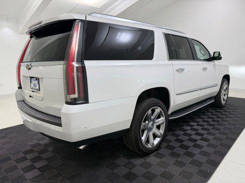 Used 2019 Cadillac Escalade ESV Luxury AWD/4WD image 7