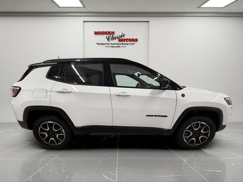 Used 2025 Jeep Compass Trailhawk AWD/4WD image 8